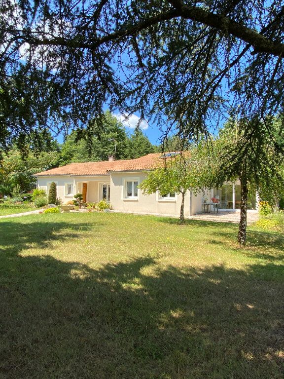 Maison à vendre 7 166.82m2 à Châtillon-sur-Thouet vignette-2