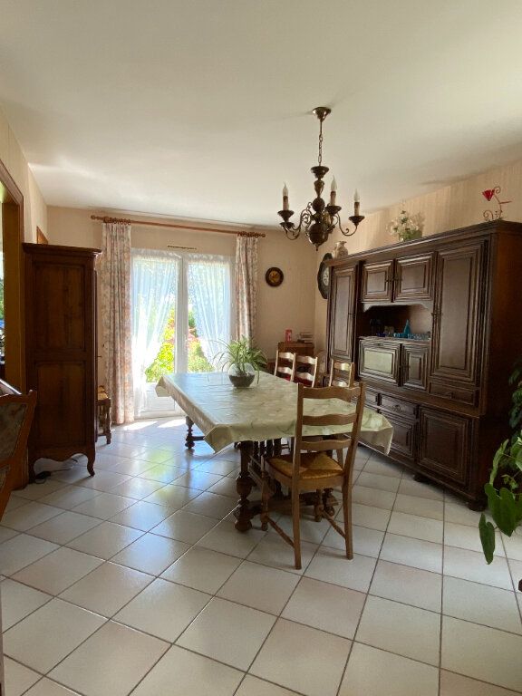 Maison à vendre 7 166.82m2 à Châtillon-sur-Thouet vignette-6