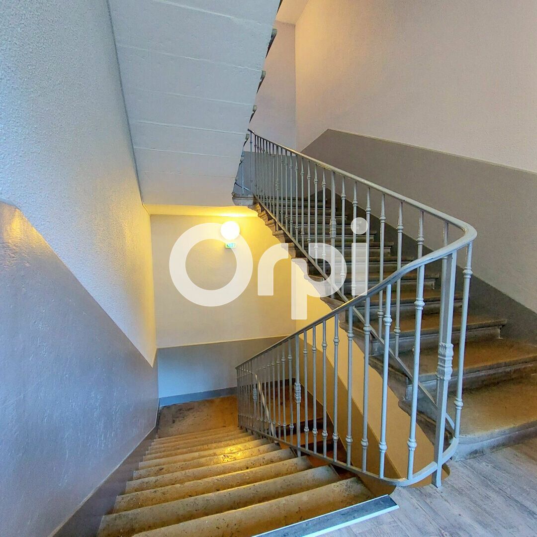 Appartement à vendre 3 67m2 à Saint-Laurent-du-Pont vignette-3