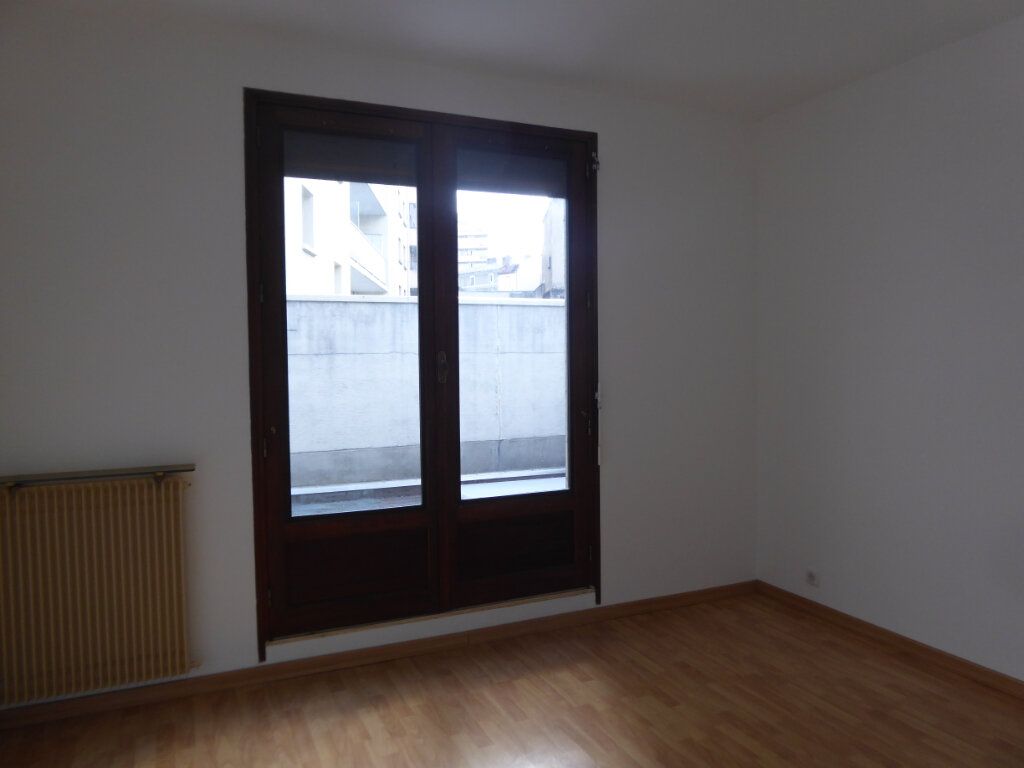 Appartement à louer 4 93.21m2 à Limoges vignette-4