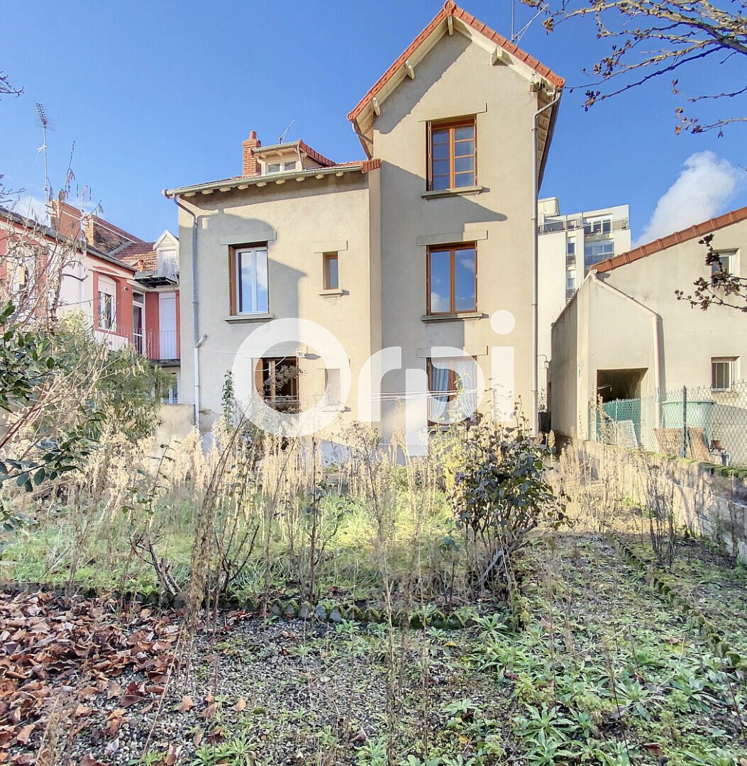 Maison à vendre 9 146.59m2 à Montluçon vignette-1