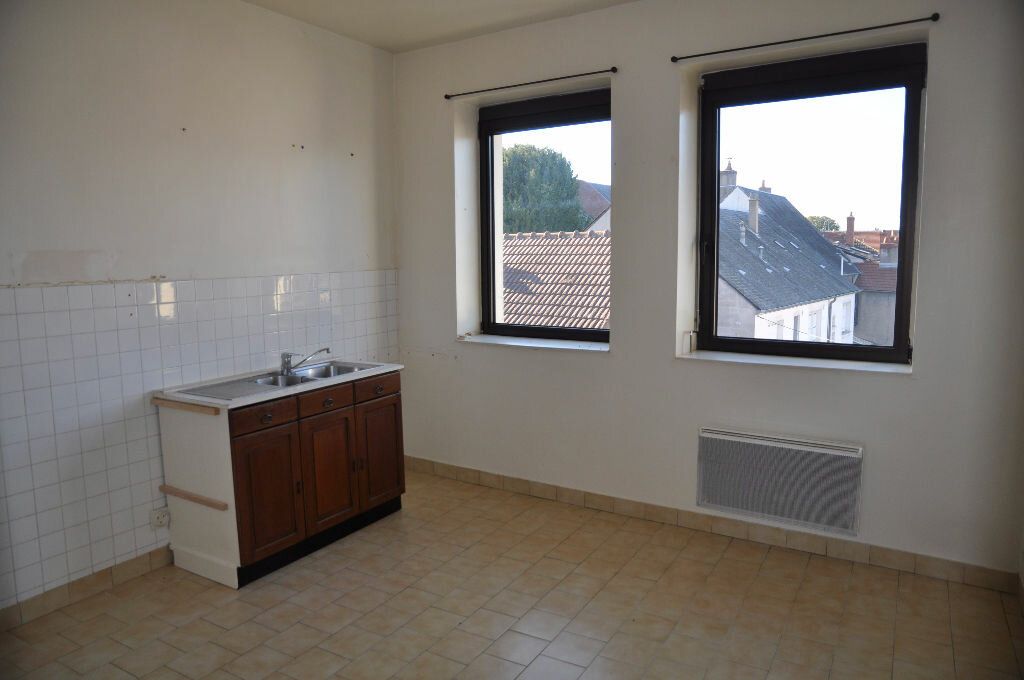 Appartement à louer 3 87m2 à Cosne-Cours-sur-Loire vignette-3