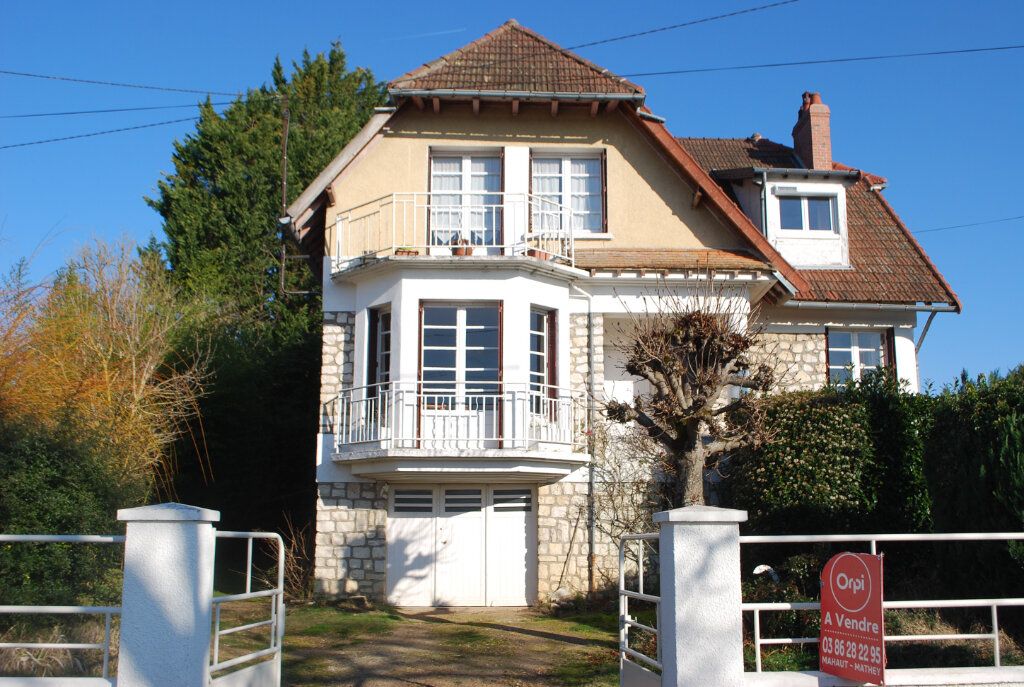 Maison à vendre 7 150m2 à Cosne-Cours-sur-Loire vignette-1