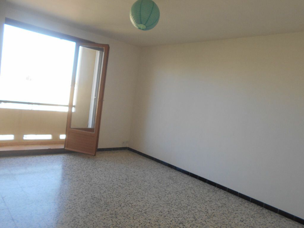 Appartement à vendre 3 64.38m2 à Pont-Saint-Esprit vignette-2
