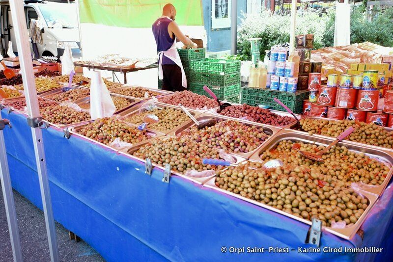 stand olives marchés de saint-priest