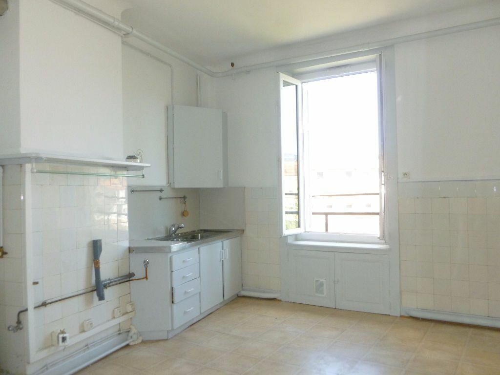 Appartement à louer 3 98.04m2 à Saint-Étienne vignette-1