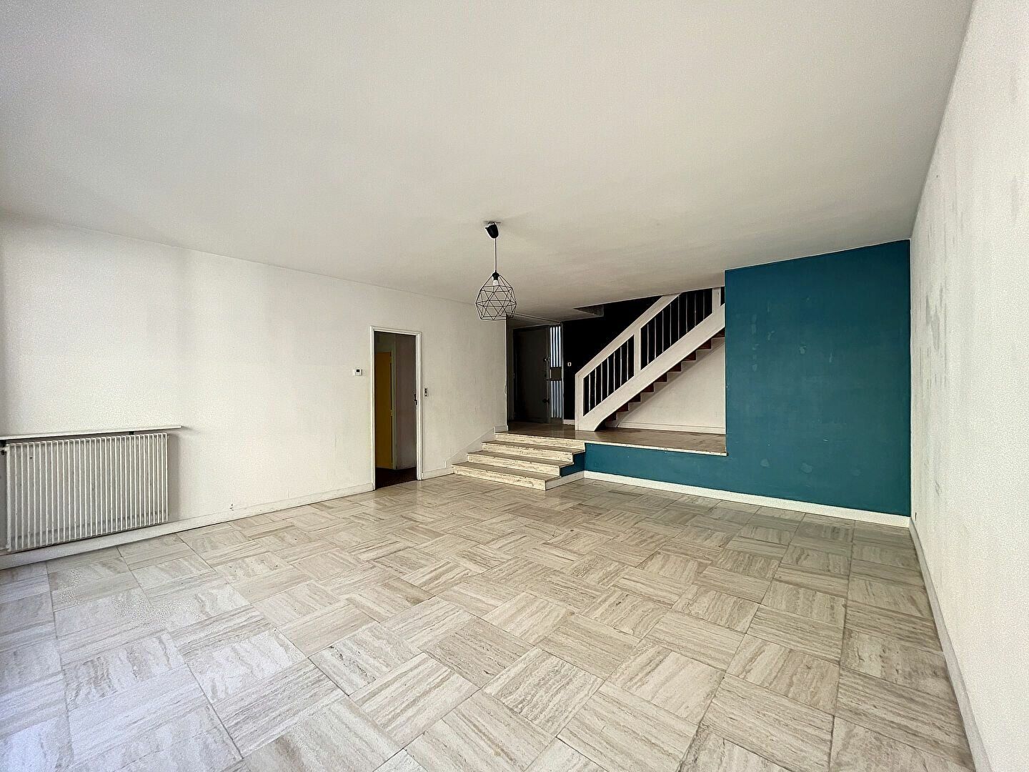 Appartement à vendre 4 119m2 à Avignon vignette-2