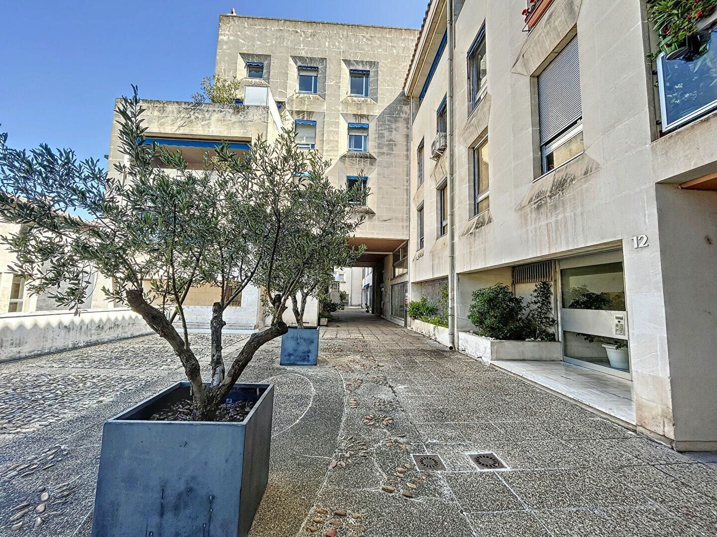 Appartement à vendre 4 119m2 à Avignon vignette-5