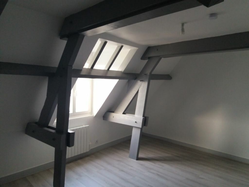 Appartement à louer 1 m2 à Compiègne vignette-2