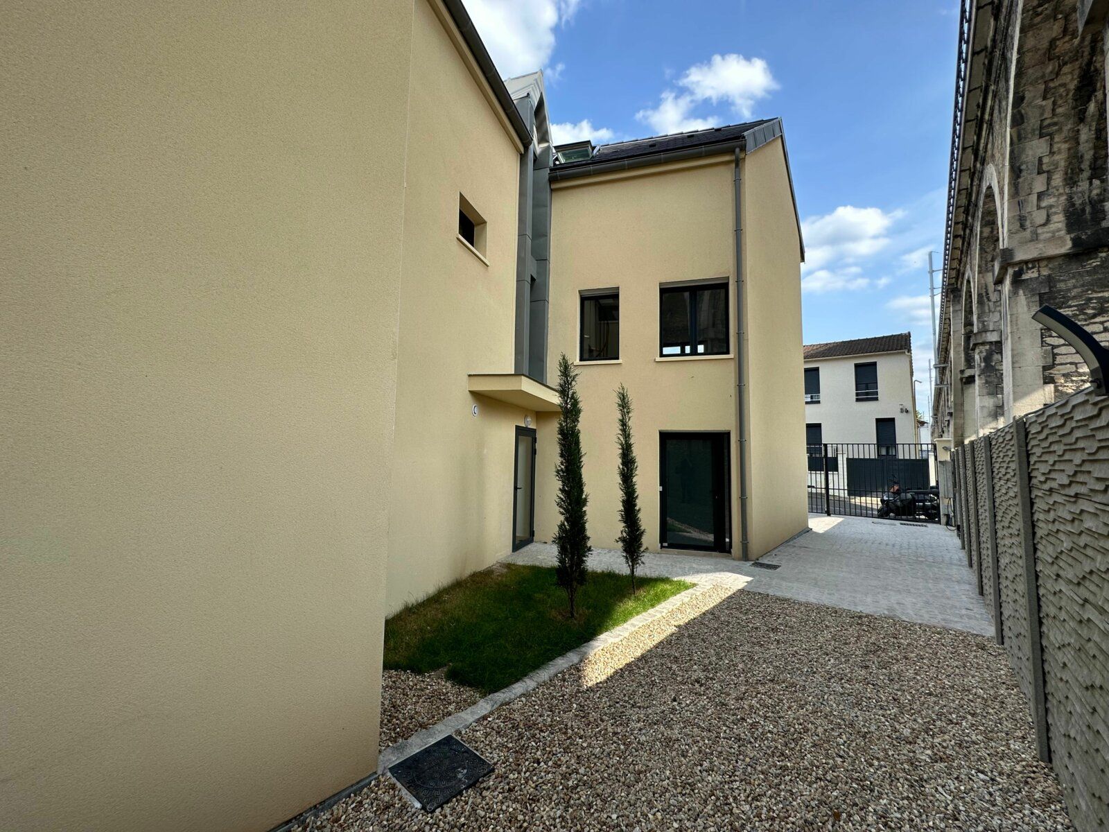 Appartement à vendre 1 28.1m2 à Joinville-le-Pont vignette-1