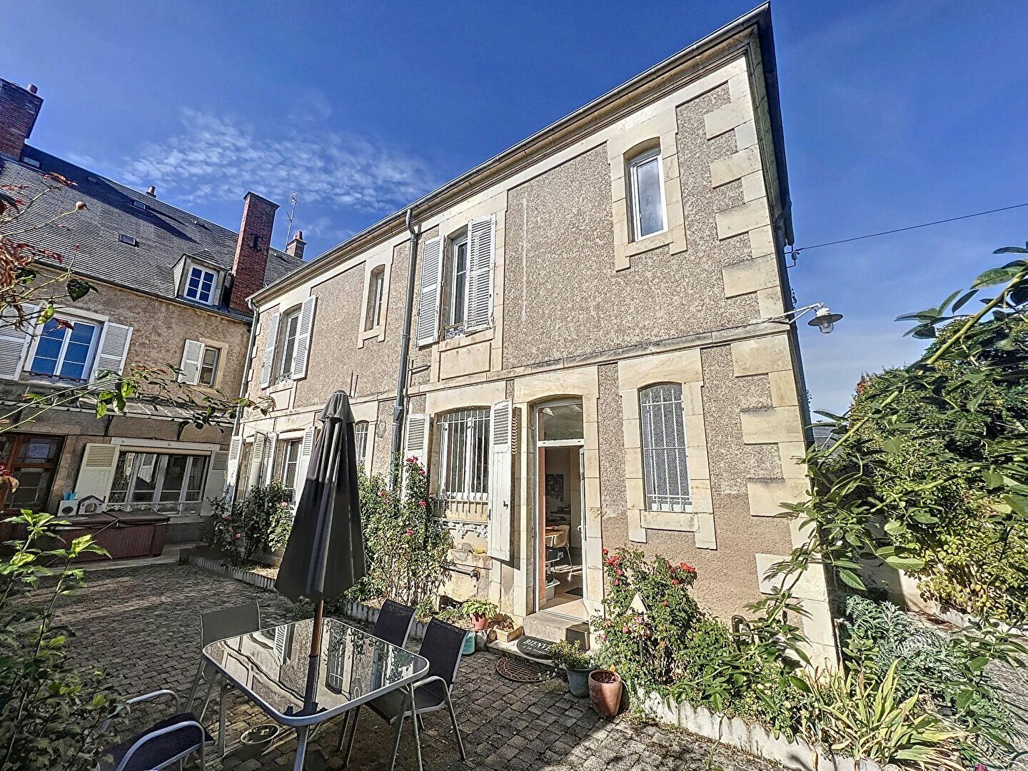 Maison à vendre 9 278m2 à Saint-Amand-Montrond vignette-2
