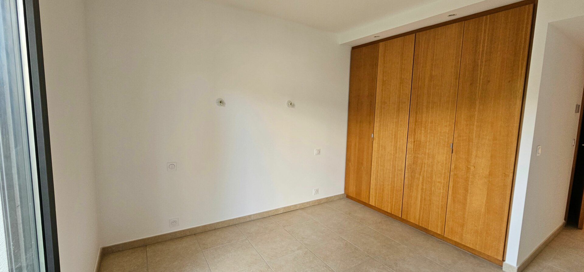 Appartement à vendre 4 136.74m2 à Saint-Raphaël vignette-8