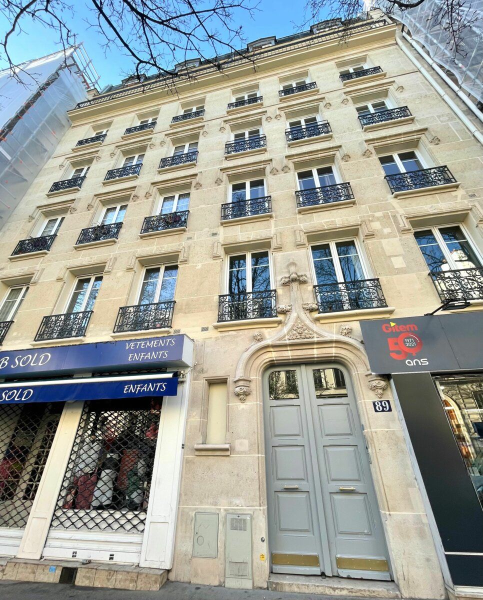 Appartement à vendre 2 30.72m2 à Paris 18 vignette-1