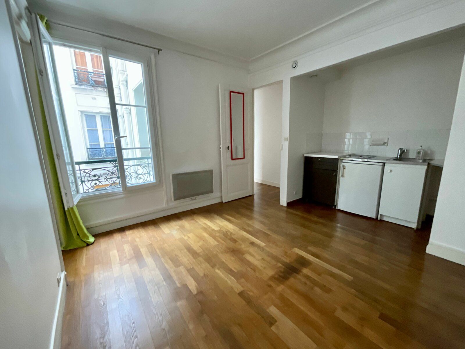 Appartement à vendre 2 30.72m2 à Paris 18 vignette-2