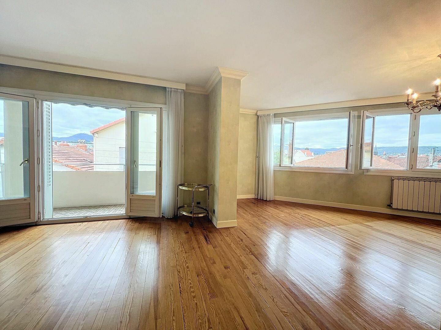 Appartement à vendre 4 104.2m2 à Clermont-Ferrand vignette-1