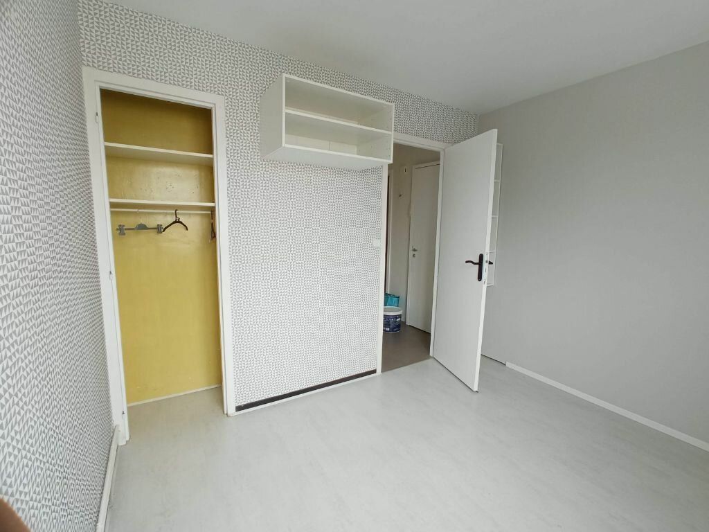 Appartement à louer 4 m2 à La Rochelle vignette-4