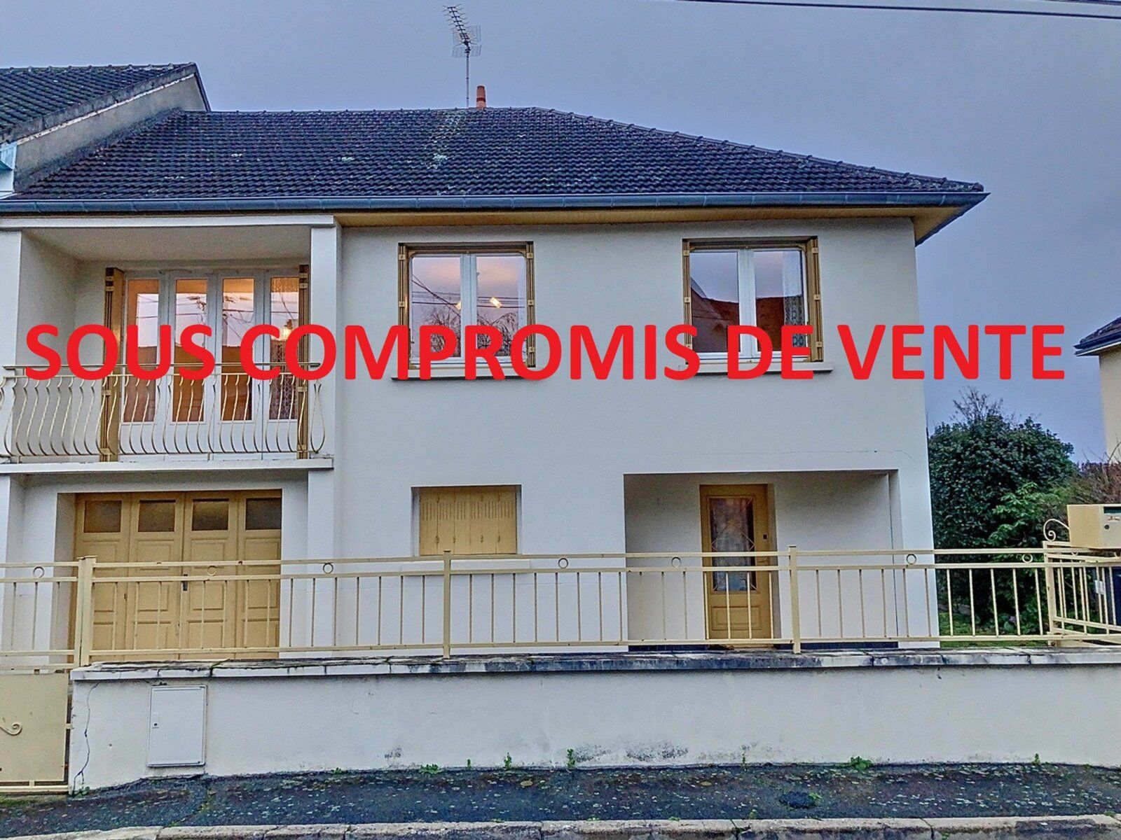 Maison à vendre 4 m2 à Montluçon vignette-1