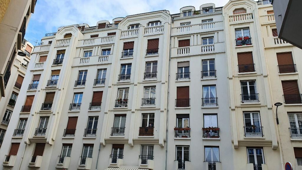 Appartement à vendre 2 38m2 à Paris 15 vignette-1
