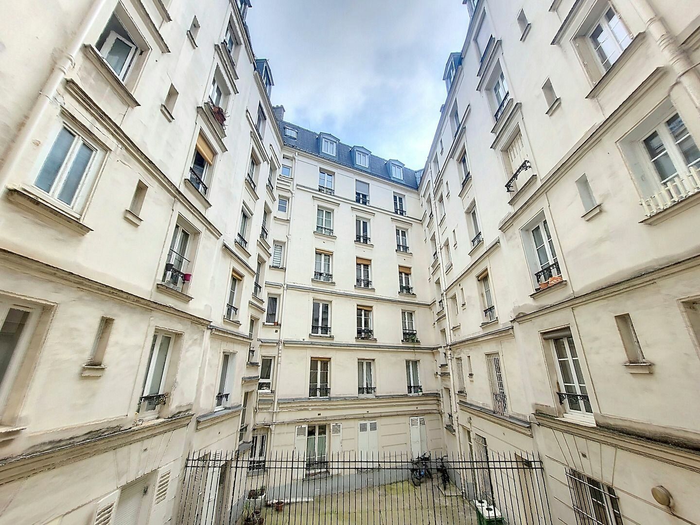 Appartement à vendre 2 32.19m2 à Paris 18 vignette-1
