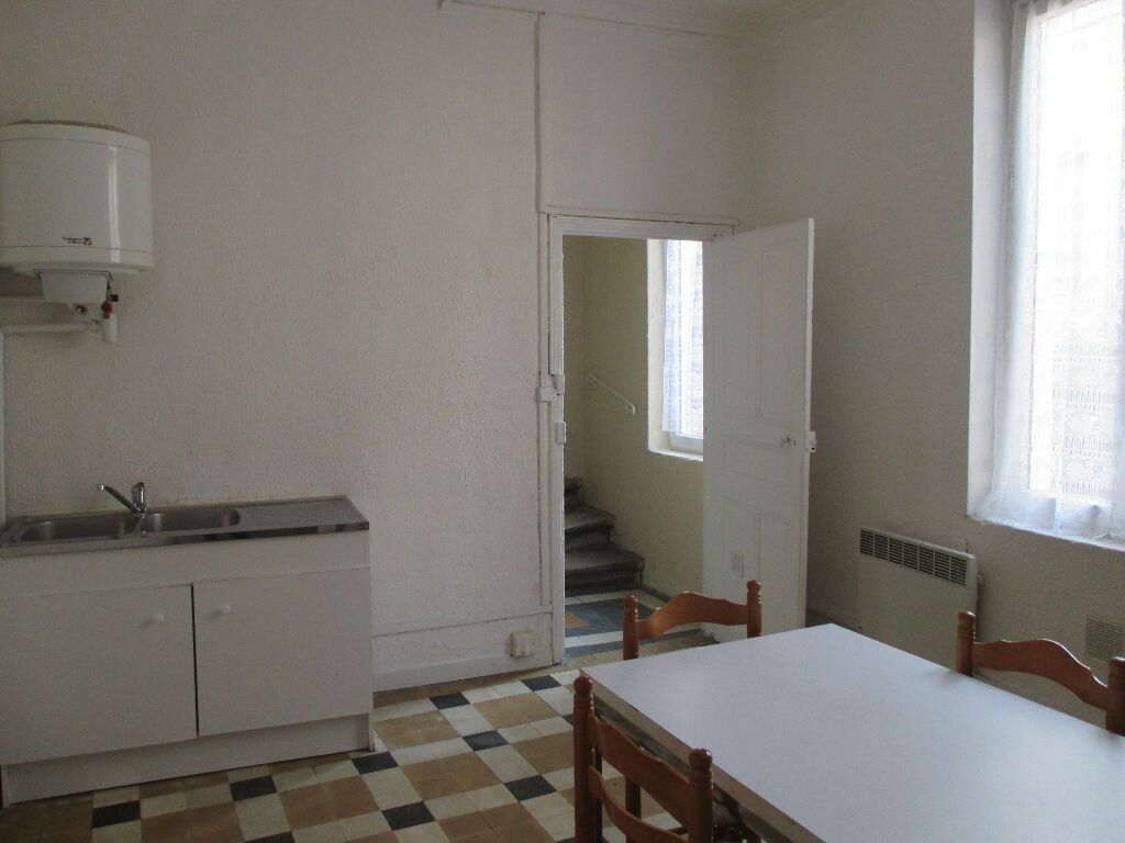 Maison à louer 2 m2 à Nîmes vignette-2