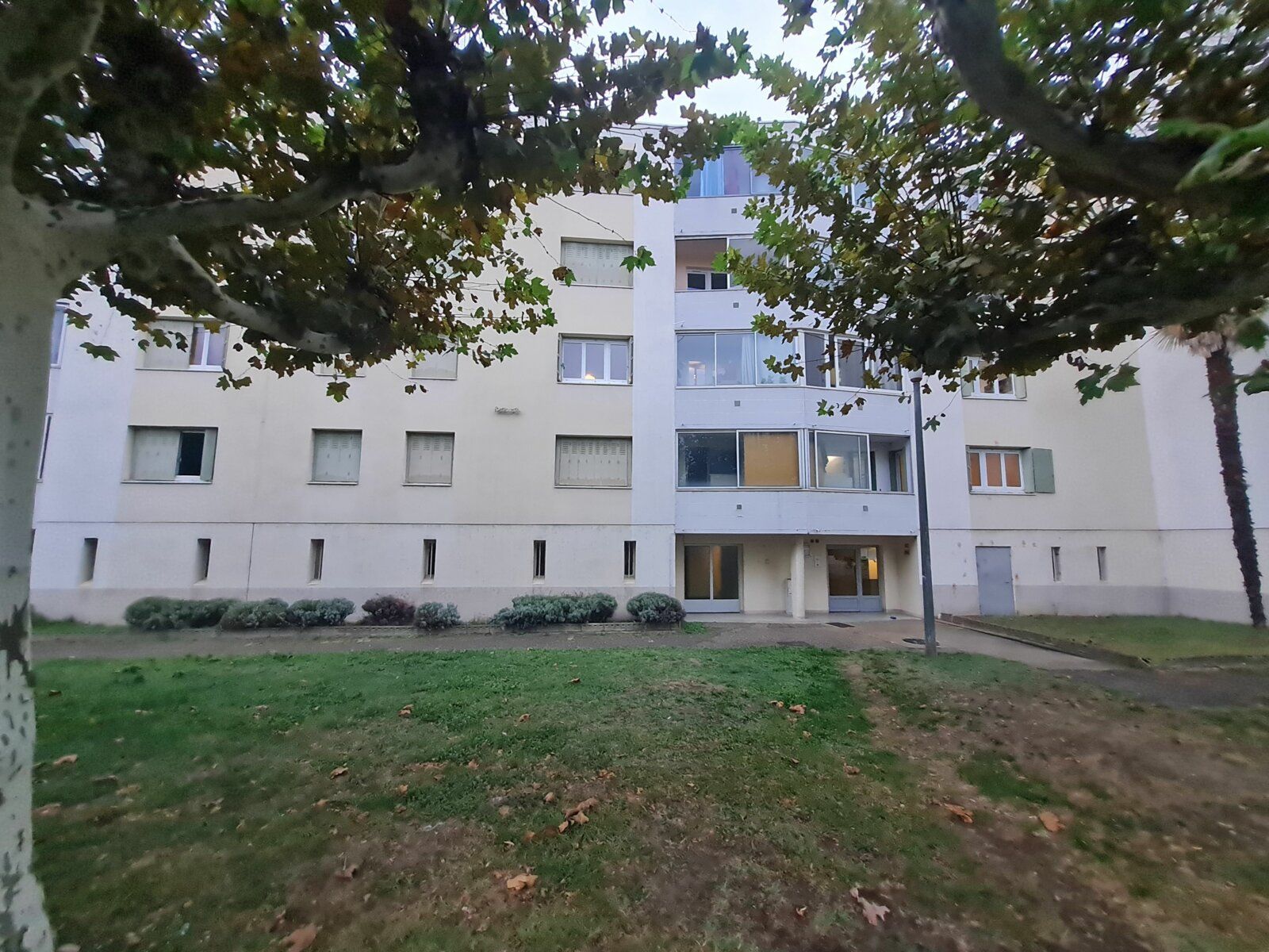 Appartement à vendre 4 65.6m2 à Pont-Saint-Esprit vignette-1