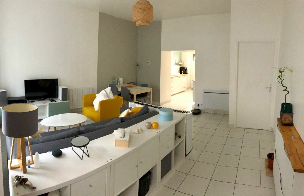 Appartement à louer 3 m2 à Guingamp vignette-3