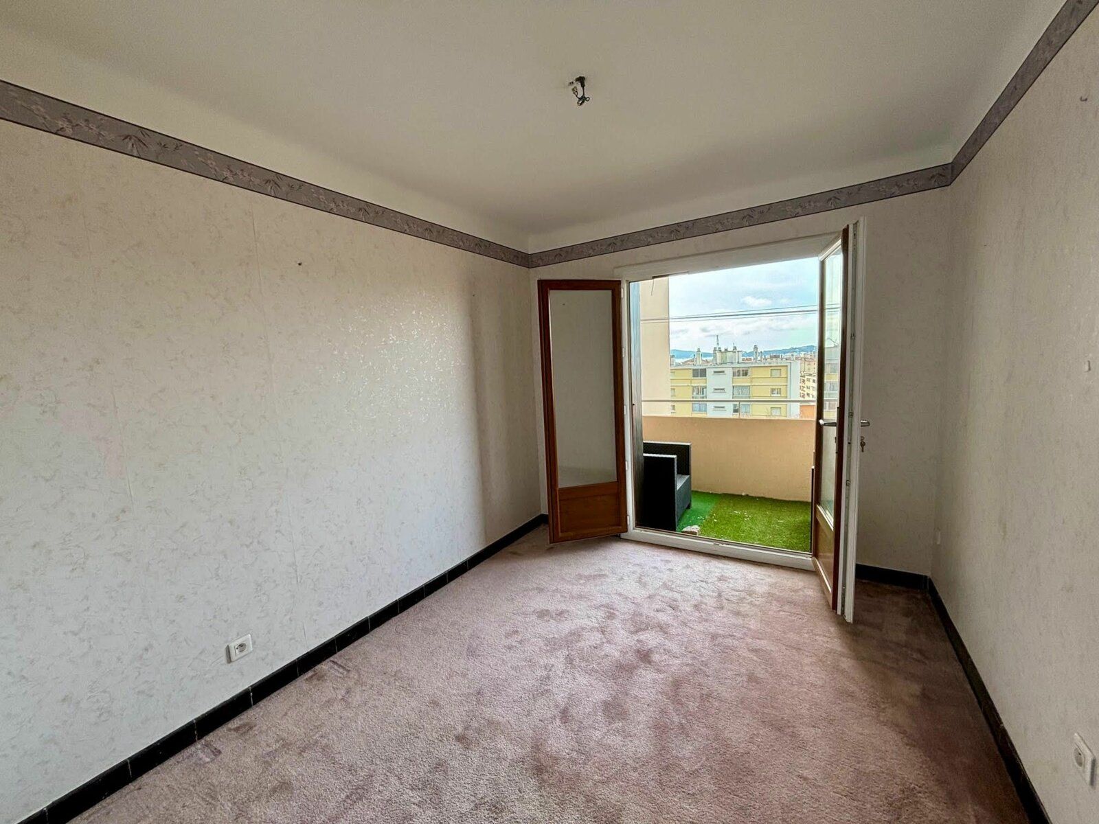 Appartement à vendre 4 62.2m2 à Toulon vignette-5