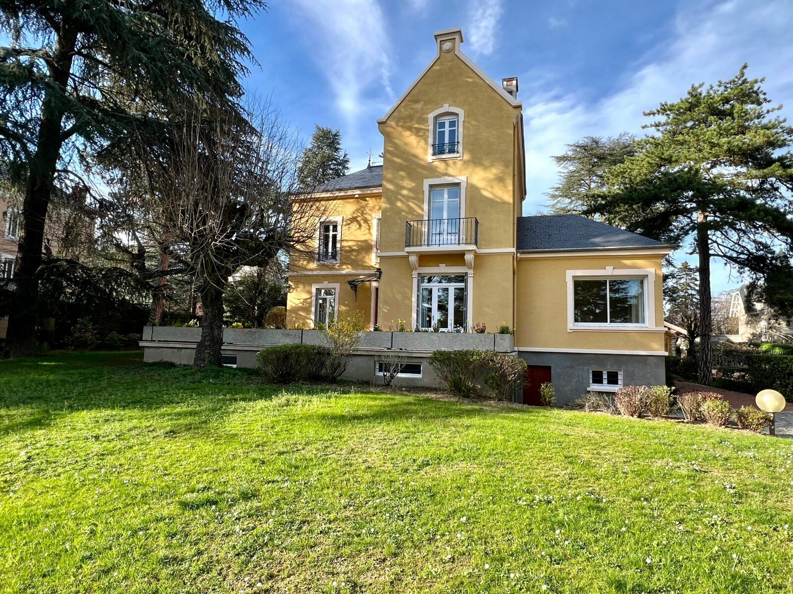 Maison à vendre 10 244.71m2 à Charbonnières-les-Bains vignette-1