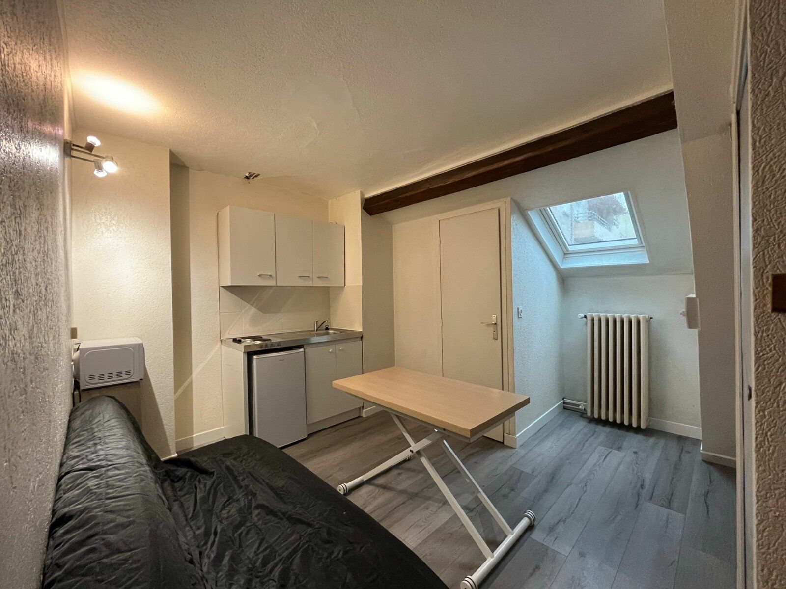 Appartement à louer 0 12.14m2 à Aix-les-Bains vignette-1