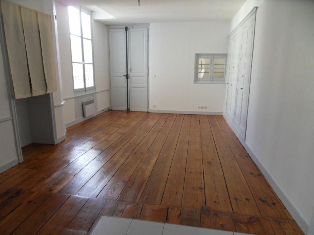 Appartement à louer 1 m2 à La Rochelle vignette-1