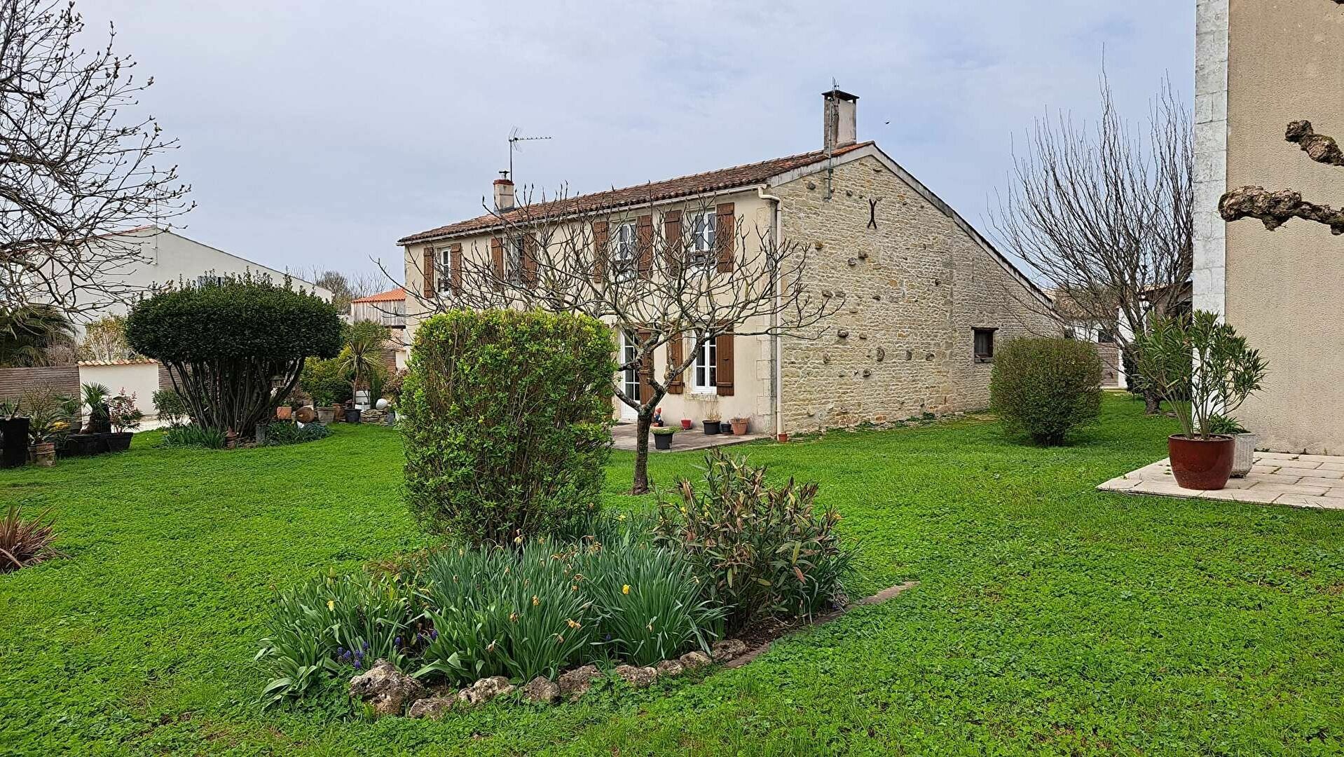 Maison à vendre 6 130m2 à Saint-Médard-d'Aunis vignette-1