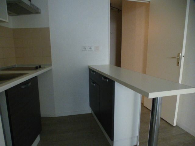 Appartement à louer 1 m2 à Orléans vignette-4