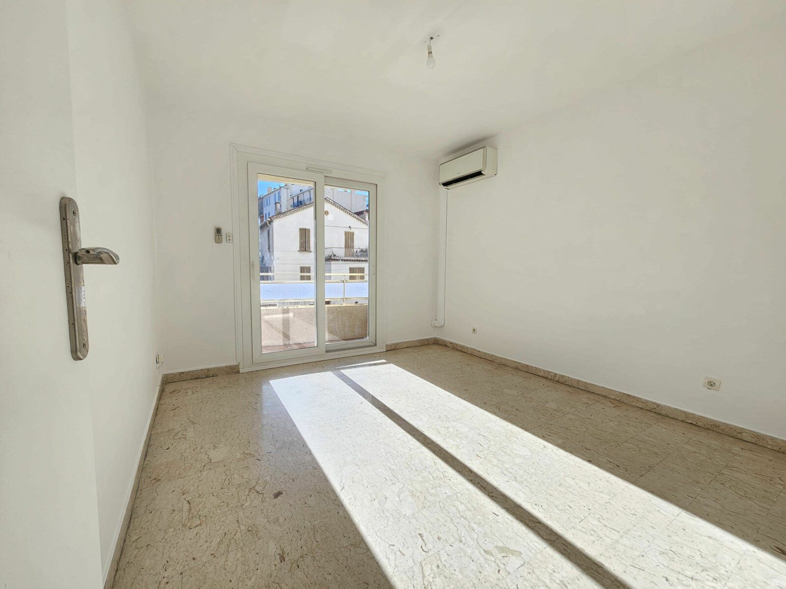 Appartement à vendre 2 54.45m2 à Toulon vignette-3