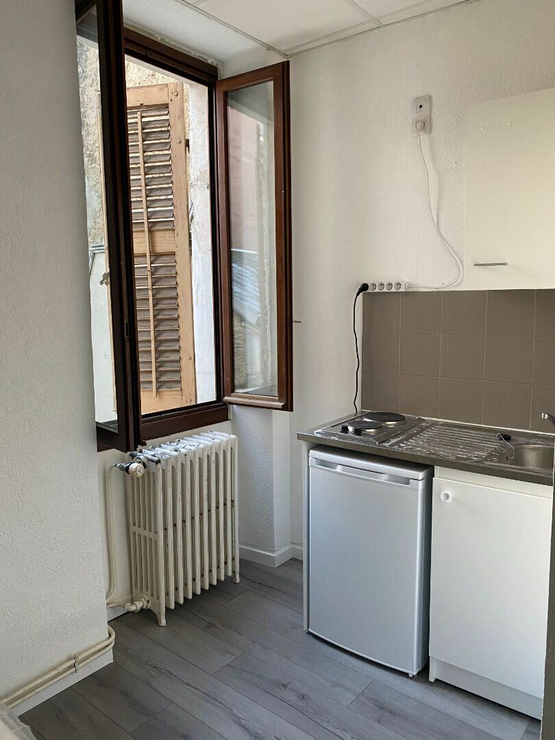 Appartement à louer 0 9.96m2 à Aix-les-Bains vignette-2