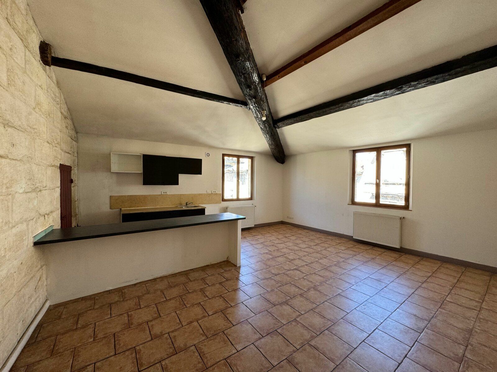 Appartement à louer 3 85.07m2 à Beaucaire vignette-1