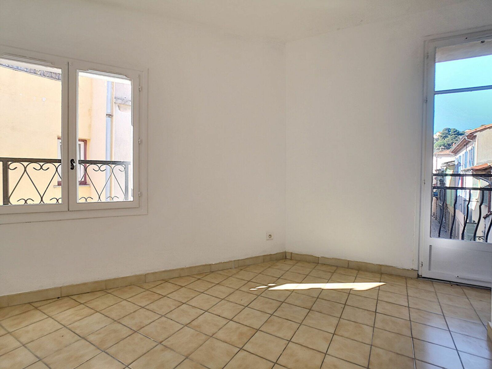 Maison à vendre 5 m2 à Saint-Laurent-du-Var vignette-6