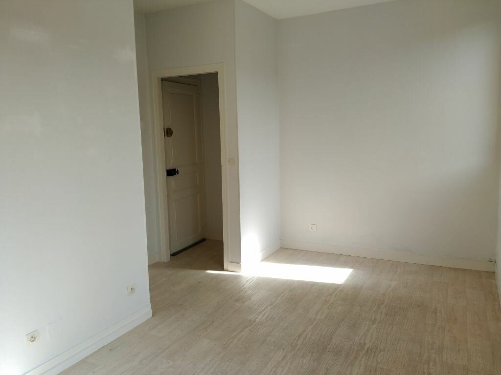 Appartement à louer 2 30.34m2 à Compiègne vignette-3