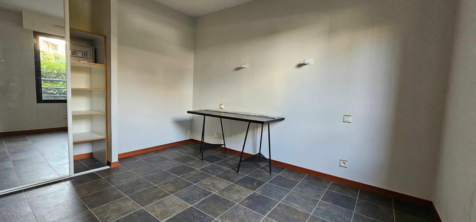 Appartement à vendre 4 130.47m2 à Saint-Raphaël vignette-4