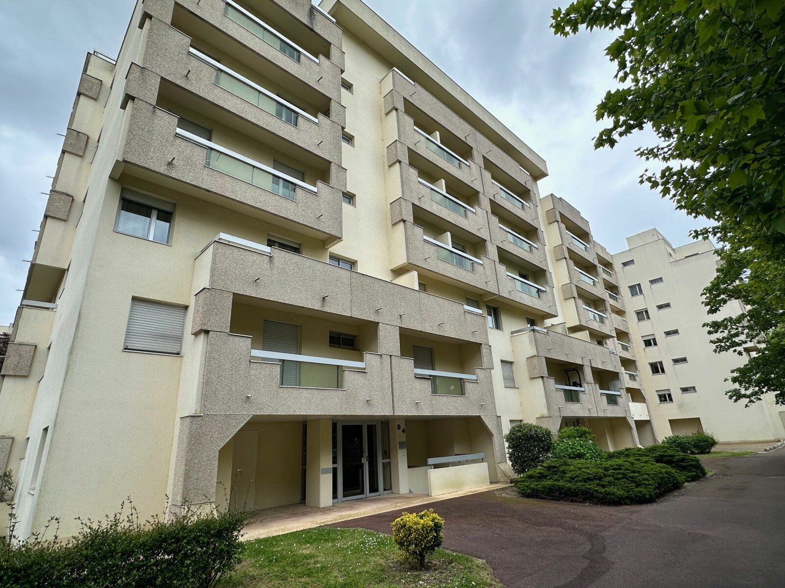 Immeuble à louer 2 49m2 à Bordeaux vignette-1