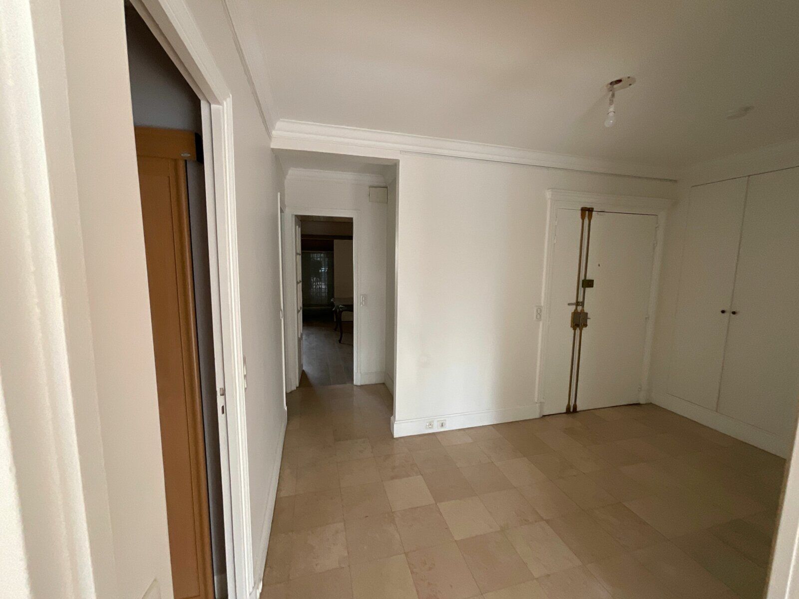 Appartement à vendre 3 124m2 à Fontenay-sous-Bois vignette-2
