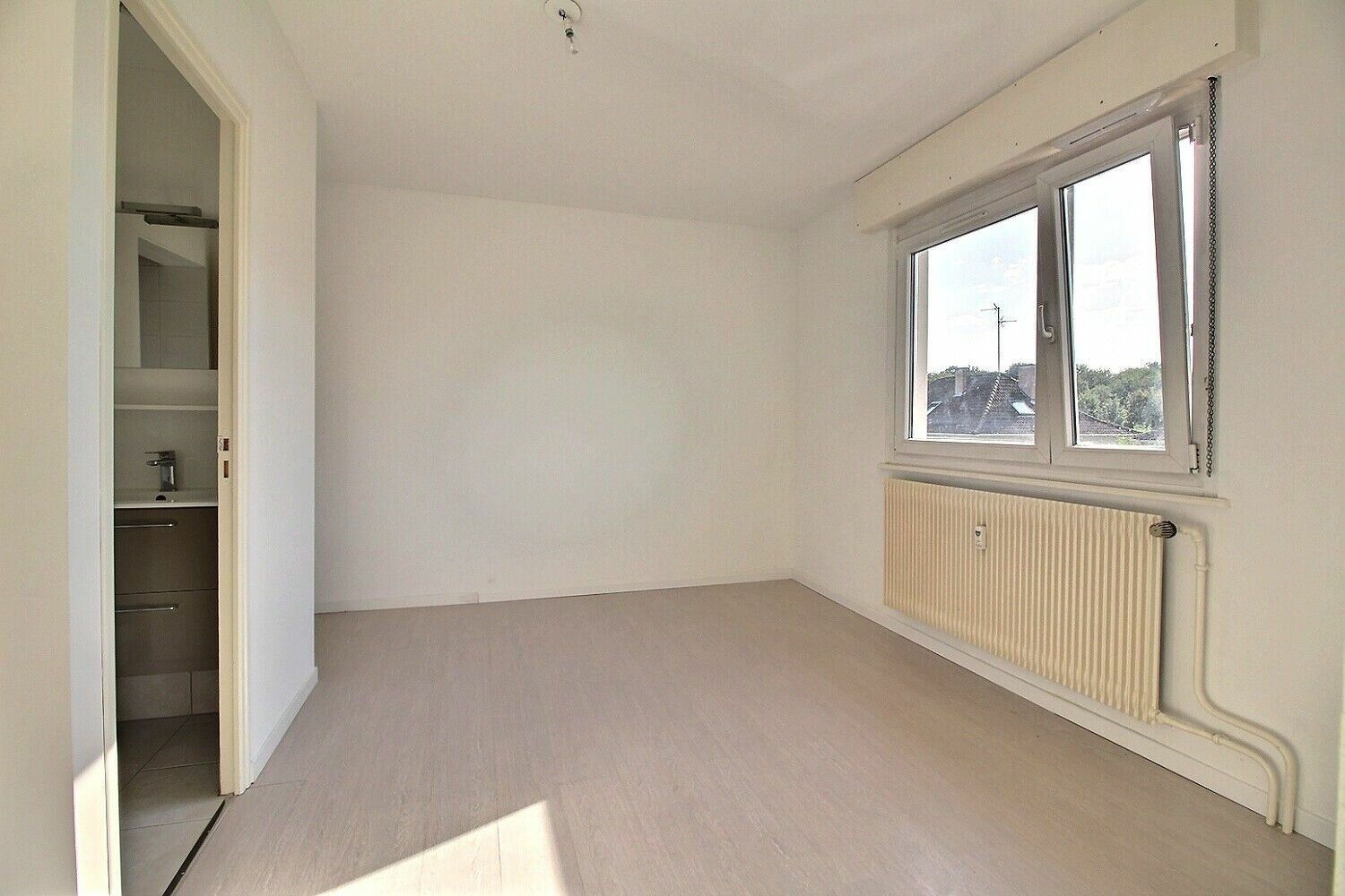 Appartement à vendre 4 m2 à Strasbourg vignette-3