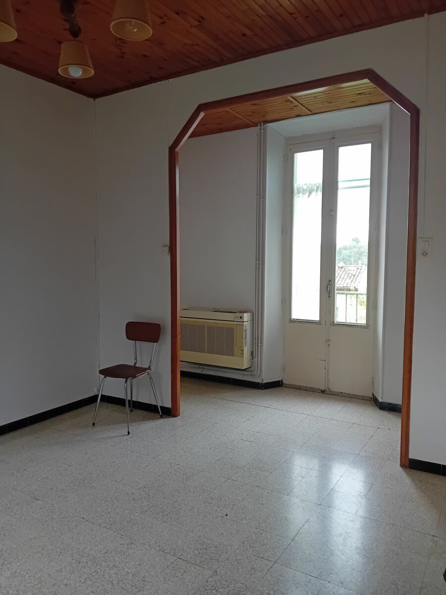 Appartement à vendre 3 m2 à La Tour-d'Aigues vignette-6