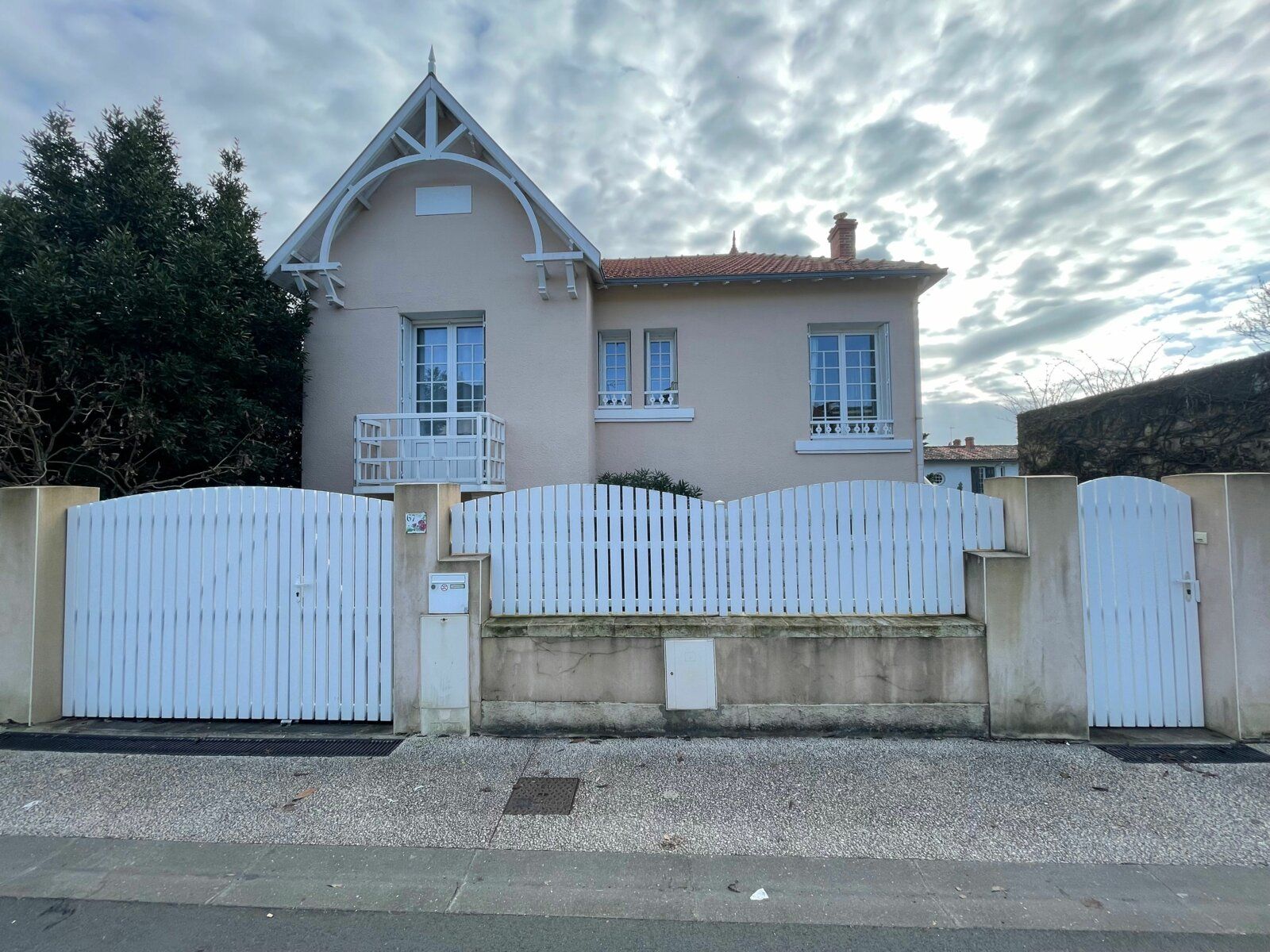 Maison à vendre 6 141.59m2 à La Rochelle vignette-1