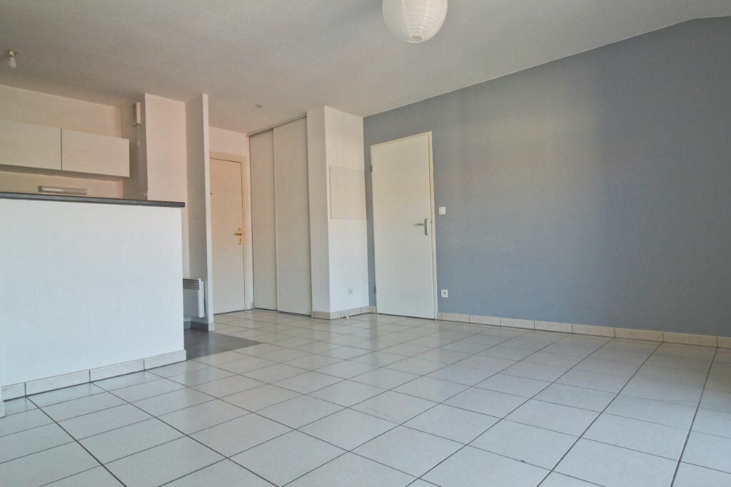 Appartement à louer 2 m2 à Castanet-Tolosan vignette-4