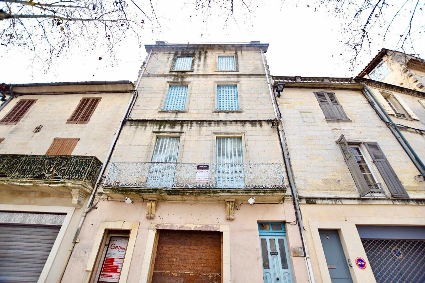 Immeuble à vendre 7 250m2 à Beaucaire vignette-1
