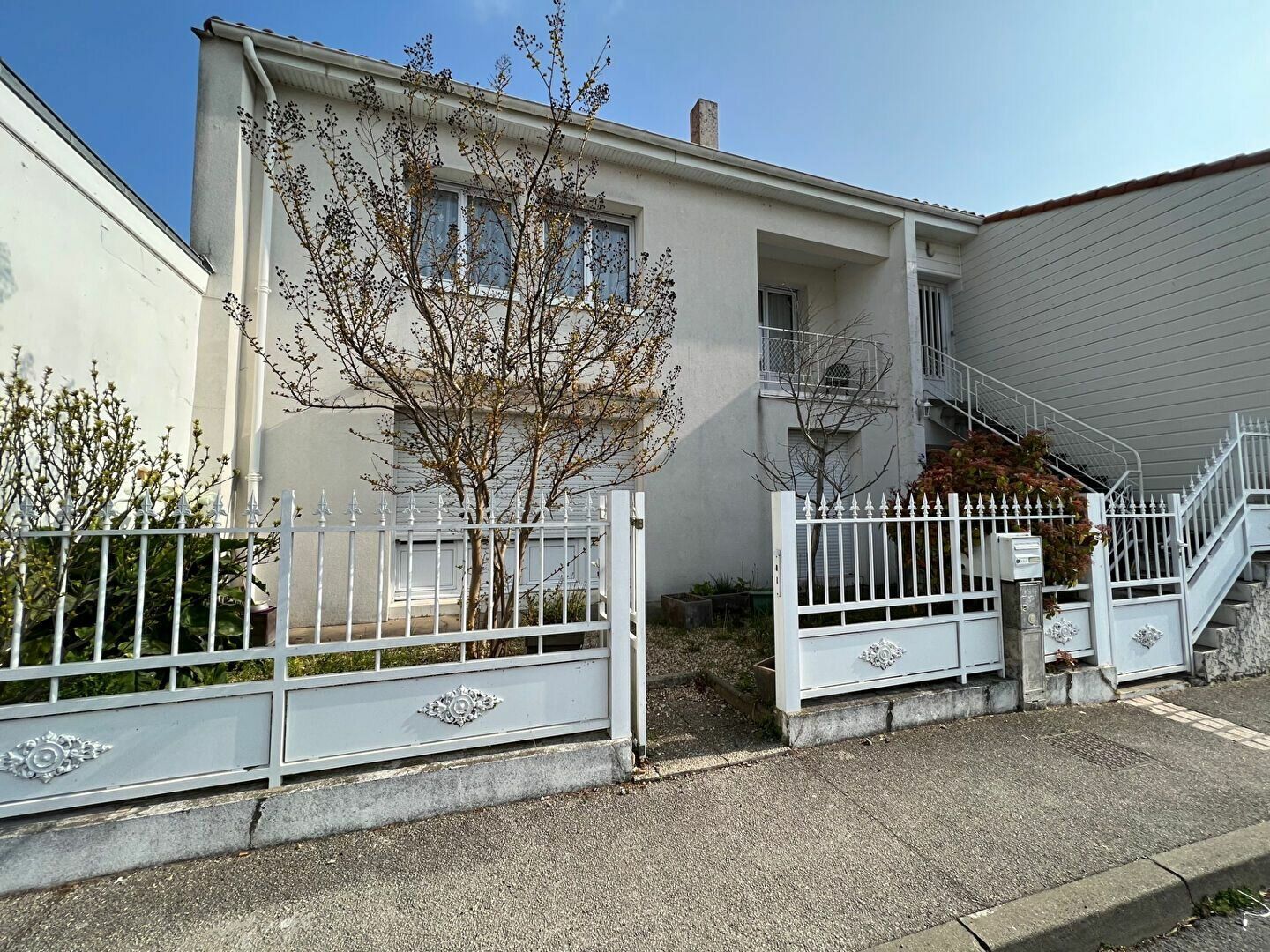 Maison à vendre 5 110.7m2 à Meschers-sur-Gironde vignette-1