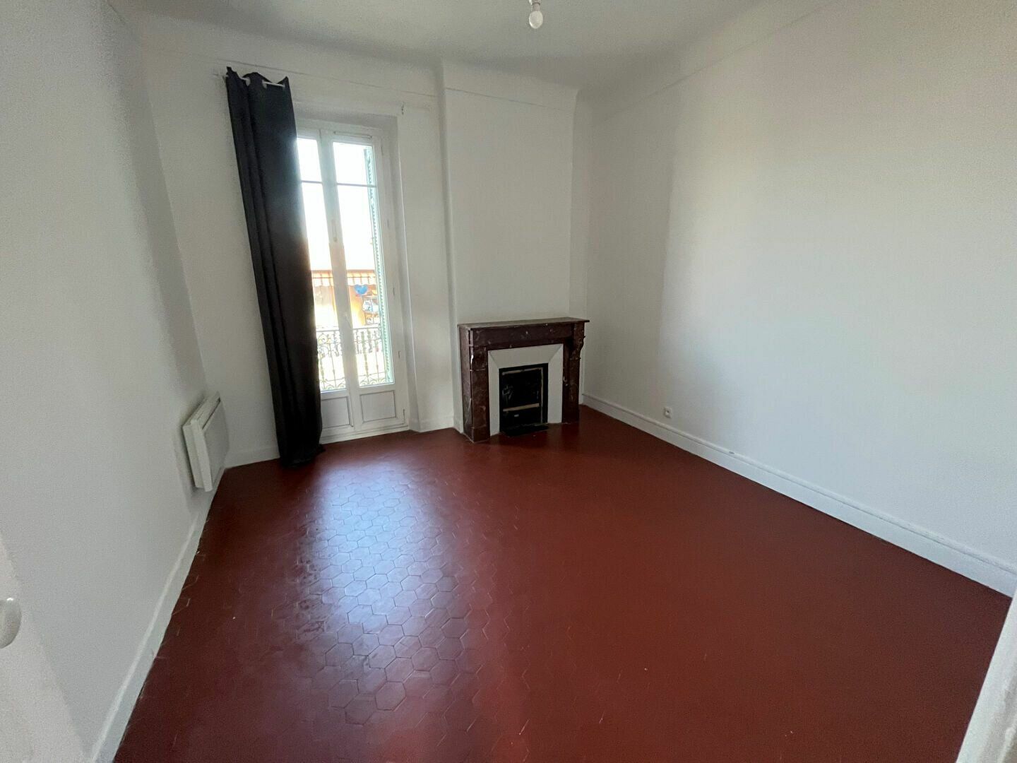 Appartement à vendre 3 m2 à Saint-Cyr-sur-Mer vignette-3