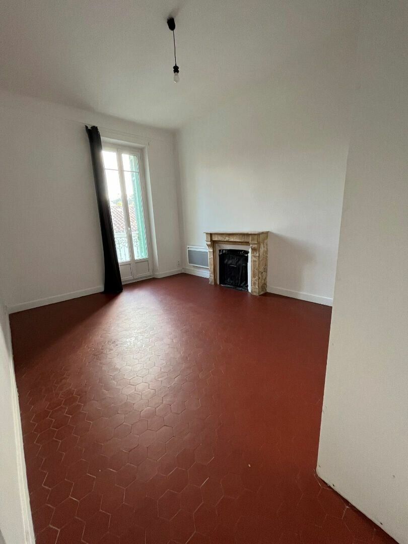 Appartement à vendre 3 m2 à Saint-Cyr-sur-Mer vignette-4