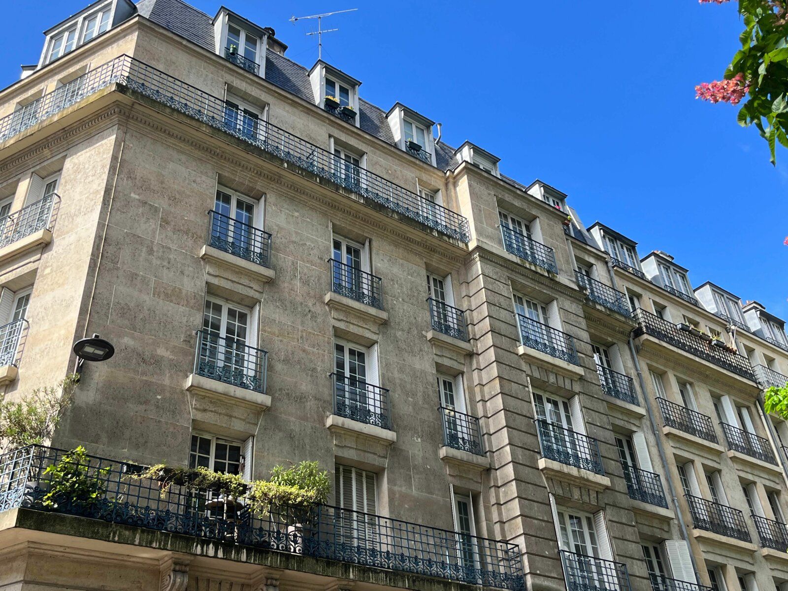 Appartement à vendre 3 57.5m2 à Paris 15 vignette-2