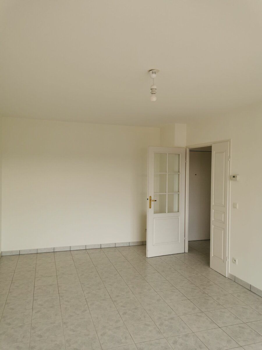 Appartement à louer 2 m2 à Saint-Genis-Pouilly vignette-4